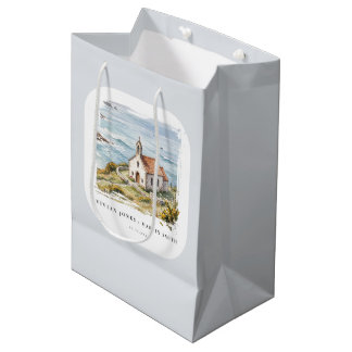 Sac Cadeau Moyen La petite chapelle au bord de la mer Mariage
