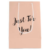 Sac Cadeau Moyen Lapin Portant un manteau de fourrure (Dos)