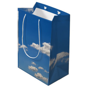 Sac Cadeau Moyen Le ciel est bleu et les nuages blancs passent