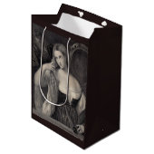 Sac Cadeau Moyen Le modèle (Devant Angle)