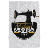 Sac Cadeau Moyen Machine à coudre ancienne AJOUTEZ NOM Couturière T (Dos)