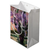 Sac Cadeau Moyen Mary Cassatt - Lilacs dans une fenêtre (Devant Angle)