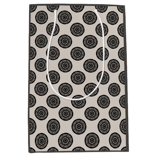 Sac Cadeau Moyen Moderne Motif à roues Mocha Brown Taupe (Devant)