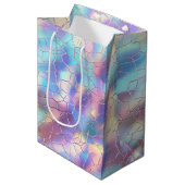 Sac Cadeau Moyen Monogramme Arrière - plan Holographique Foil Motif (Devant Angle)