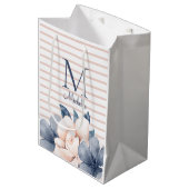 Sac Cadeau Moyen Monogramme floral rose Fille Nom rayé (Devant Angle)
