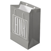 Sac Cadeau Moyen Monogramme initial | Blanc sur gris clair (Devant Angle)