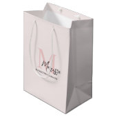 Sac Cadeau Moyen Monogramme minimal initial et nom Pastel rose (Devant Angle)