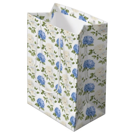 Sac Cadeau Moyen Motif de fleurs d'hydrangea bleu élégant  (Devant Angle)