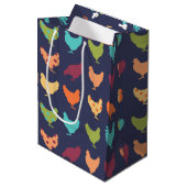 Sac Cadeau Moyen Motif de poulet multicolore funky (Devant Angle)