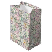 Sac Cadeau Moyen Motif des timbres de voyage (Devant Angle)