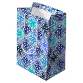 Sac Cadeau Moyen Motif en carrelage marocain peint en bleu (Dos Angle)