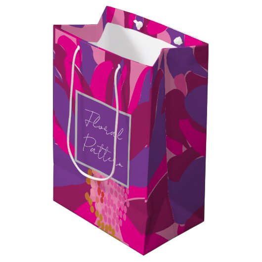 Sac Cadeau Moyen Motif Floral rose pourpre (Devant Angle)