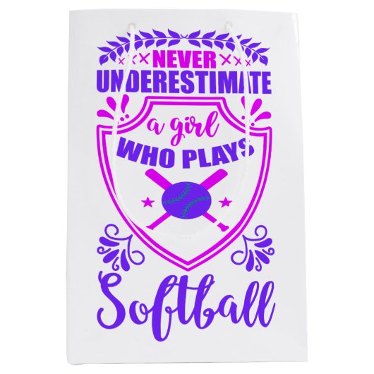 Sac Cadeau Moyen Never Underestimate A Girl Who Plays Softball   (Devant)