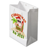 Sac Cadeau Moyen Noël en juillet Père Noël avec Surfboard (Devant Angle)