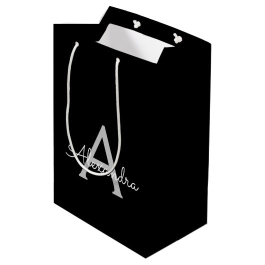 Sac Cadeau Moyen Noir Argent moderne Script Girl Monogramme Nom (Dos Angle)