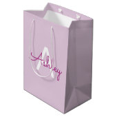 Sac Cadeau Moyen Nom de script & monogramme | Magenta & Violet clai (Dos Angle)