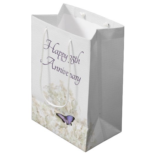 Sac Cadeau Moyen Papillon sur Hydrangea blanche 35e anniversaire (Devant Angle)