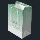 Sac Cadeau Moyen Parties scintillant 30th Birthday Green<br><div class="desc">Ce chic sac cadeau de fête de 30e anniversaire est doté d'une bordure brillante verte fausse parties scintillant et vert ombre arrière - plan. Personnalisez-le avec son nom en écriture manuscrite,  ainsi que son anniversaire et la date ci-dessous.</div>