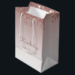 Sac Cadeau Moyen Parties scintillant Drip 50th Birthday Rose Gold<br><div class="desc">Ce chic sac cadeau de 50e anniversaire comporte une bordure brillante en or rose faux parties scintillant et rose or ombre arrière - plan. Personnalisez-le avec son nom en écriture manuscrite,  ainsi que son anniversaire et la date ci-dessous.</div>