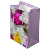 Sac Cadeau Moyen Pastel Floral Rose, Jaune & Blanc Chrysanthème (Devant Angle)