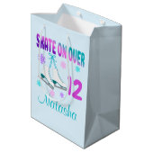 Sac Cadeau Moyen Patinage sur glace sur plus Anniversaire Patineuse (Dos Angle)