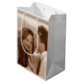 Sac Cadeau Moyen Photo de Fiançailles Mariage (Dos Angle)