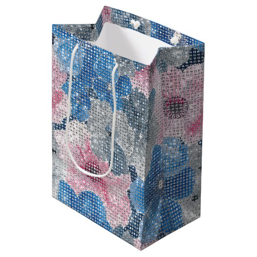 Sac Cadeau Moyen Pink Blue Flowers (Devant Angle)