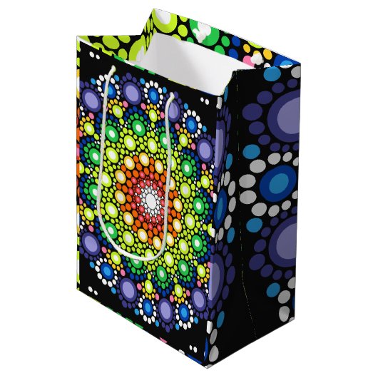 Sac Cadeau Moyen Points Hippie Retro Mandala Floral Dotés (Devant Angle)