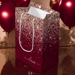 Sac Cadeau Moyen Rose Bourgogne Gold Blush Pink Parties scintillant<br><div class="desc">Burgundy et Rose Gold - Blush Pink Sparkle Parties scintillant Script Monogramme Nom Sac cadeau. Cela rend le sac cadeau parfait pour 16 ans,  mariage,  douche nuptiale,  anniversaire,  baby shower ou bachelorette pour quelqu'un qui aime le luxe glam et les styles chic.</div>