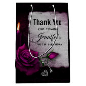 Sac Cadeau Moyen Rose gothique, bougie, parchemin et emplacement An (Devant)