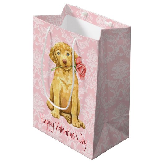 Sac Cadeau Moyen Rose Valentin Chesapeake Bay Retriever (Devant Angle)