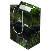 Sac Cadeau Moyen Row of Turtles Green Nature Photo (Dos Angle)