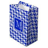 Sac Cadeau Moyen Royal Blue White Houndstooth | Monogramme moderne (Dos Angle)