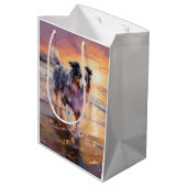 Sac Cadeau Moyen Sandy Australian Shepherd Dog on Beach Sunset (Dos Angle)
