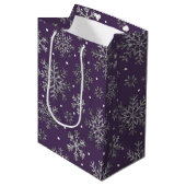 Sac Cadeau Moyen Snowflakes argenté violet Motif (Devant Angle)