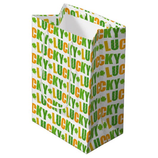 Sac Cadeau Moyen St. Patrick's Day Luck Shamrock Plaid Typographie (Devant Angle)