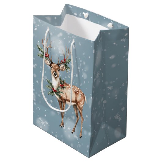 Sac Cadeau Moyen Standing Deer With Christmas Holly and Berries (Devant Angle)