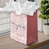 Sac Cadeau Moyen Suite Pastel Coral et Grey Damask pour femmes