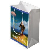 Sac Cadeau Moyen Sur La Colline (Devant Angle)