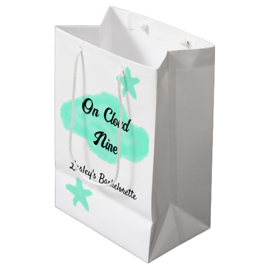 Sac Cadeau Moyen Sur un nuage neuf nuages pastel vert étoile bachel (Devant Angle)