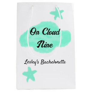 Sac Cadeau Moyen Sur un nuage neuf nuages pastel vert étoile enterr