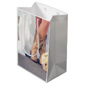 Sac Cadeau Moyen Texas Bride à Boots Bridal Shower (Dos Angle)