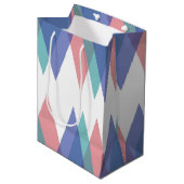 Sac Cadeau Moyen Triangles bleu et corail (Devant Angle)