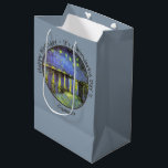 Sac Cadeau Moyen van Gogh Starry Night Over the Rhone Party Objets<br><div class="desc">Tous nos produits sont fabriqués avec des images à grande échelle qui ont été soigneusement modifiées pour fournir la meilleure résolution,  couleur et détail possible.</div>