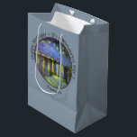 Sac Cadeau Moyen van Gogh Starry Night Over the Rhone Party Objets<br><div class="desc">Tous nos produits sont fabriqués avec des images à grande échelle qui ont été soigneusement modifiées pour fournir la meilleure résolution,  couleur et détail possible.</div>