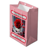 Sac Cadeau Moyen Véritable amour Rose rouge, Saint Valentin (Devant Angle)