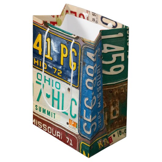 Sac Cadeau Moyen vieilles plaques d'immatriculation rouillées (Devant Angle)