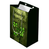Sac Cadeau Moyen Whimsical Clovers Irlandais Joyeux anniversaire (Devant Angle)