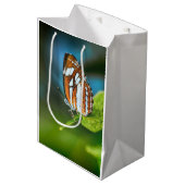 Sac Cadeau Moyen White and Orange Striped Butterfly (Devant Angle)