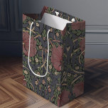 Sac Cadeau Moyen William Morris Pimpernel Motif Vintage Moyen Gi<br><div class="desc">William Morris Pimpernel Floral Vintage Art Wallpaper Design William Morris quoi que ce soit sur English textile designer, artist, writer, and socialist associated with the Pre-Raphaelite Brotherhood and British Arts and Crafts Movement. He founded a design firm in partnership with the artist Edward Burne-Jones, and the poet and artist Dante...</div>